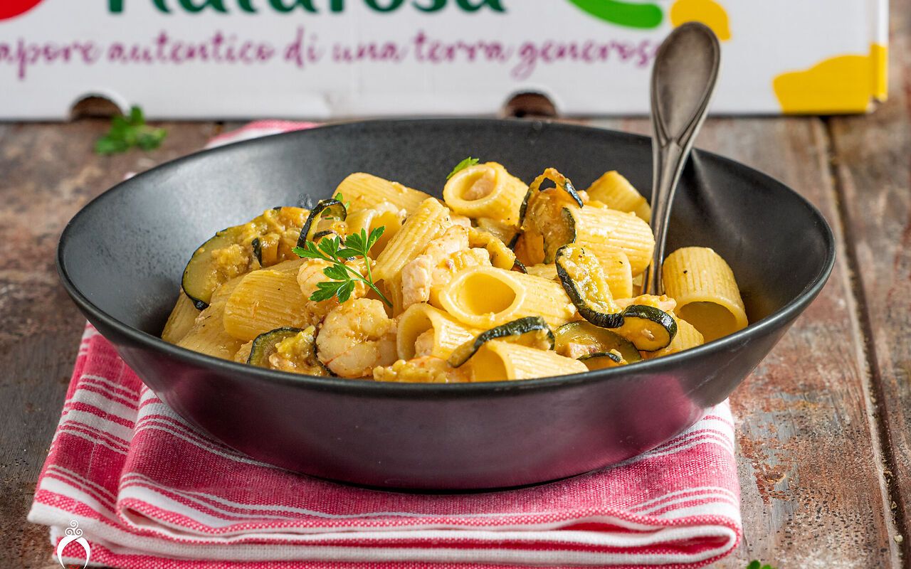 Pasta alle zucchine siciliane con gamberi e pesce spada