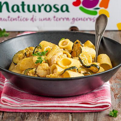 Pasta alle zucchine siciliane con gamberi e pesce spada