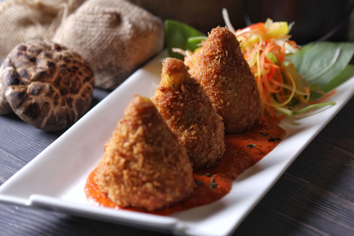 Arancini con melanzane e mozzarella